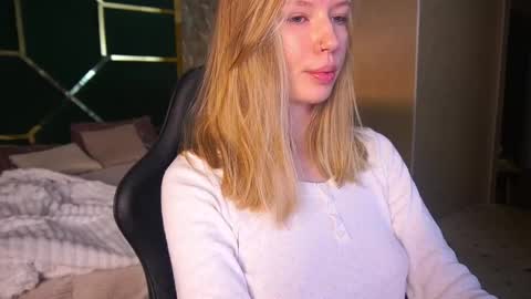 Snapshot of mollyymayy chatting on May 2026 05:02:02 AM mollyymayy online show from May 2026 05:02:02 AM