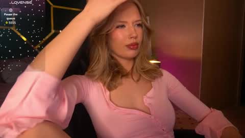 Snapshot of mollyymayy chatting on May 2026 01:00:01 AM mollyymayy online show from May 2026 01:00:01 AM