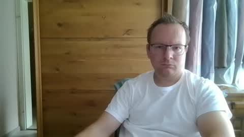 Snapshot of molnarzsolt chatting on October 2025 08:42:02 AM molnarzsolt online show from October 2025 08:42:02 AM