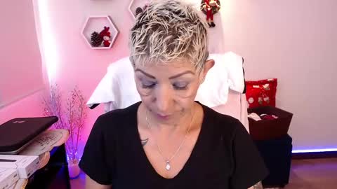 Snapshot of momdevora chatting on December 2024 12:38:01 PM Devora online show from December 2024 12:38:01 PM