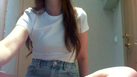 Snapshot of momentbeforedown chatting on June 2026 01:28:02 AM Hailey online show from June 2026 01:28:02 AM