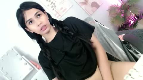 MOMIKHEM online show from May 2026 07:35:02 AM