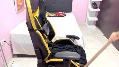 Snapshot of mommy_whore_slut chatting on December 2024 06:17:02 PM call me slut online show from December 2024 06:17:02 PM