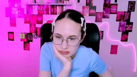 Mona  online show from April 2026 09:19:01 PM