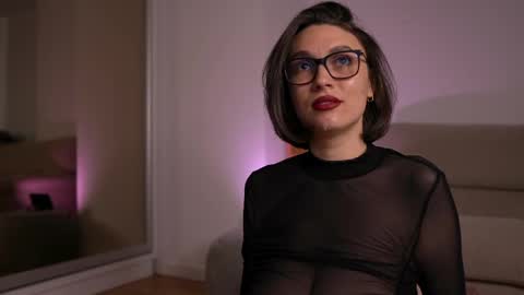 Mona Lisss online show from April 2026 10:42:02 AM