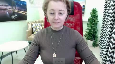 Snapshot of mona_w chatting on March 2026 08:40:02 AM Mona online show from March 2026 08:40:02 AM