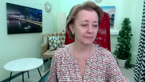 Snapshot of mona_w chatting on March 2026 11:32:02 AM Mona online show from March 2026 11:32:02 AM