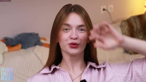 Mona online show from October 2025 07:21:01 PM