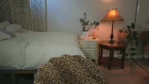 Mona online show from May 2026 04:22:01 PM