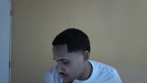 Snapshot of moneyblancos chatting on April 2026 03:37:01 AM moneyblancos online show from April 2026 03:37:01 AM