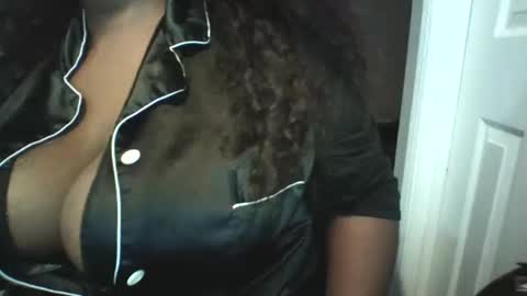 Snapshot of moni_simone chatting on October 2025 03:18:02 AM moni_simone online show from October 2025 03:18:02 AM