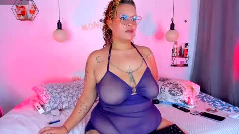 aleja      independent model       online show from April 2026 04:45:02 PM
