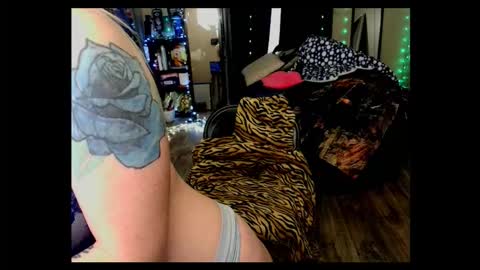 Snapshot of monica_lily chatting on February 2026 03:06:02 PM Monica online show from February 2026 03:06:02 PM