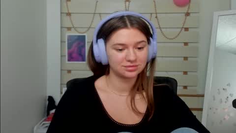 Snapshot of monika_youu chatting on February 2025 10:28:02 AM Monika online show from February 2025 10:28:02 AM