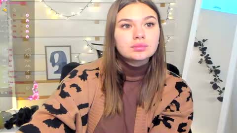 Monika online show from November 2025 01:22:01 PM