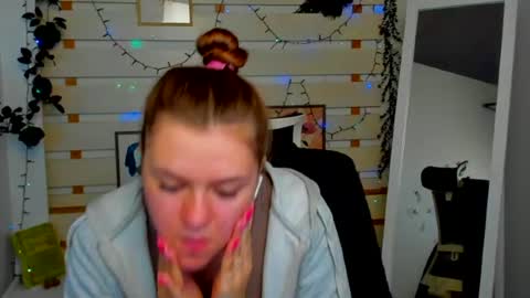 Monika online show from April 2026 07:00:01 AM