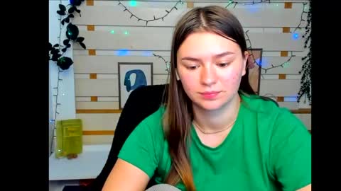 Monika online show from May 2026 04:04:02 PM