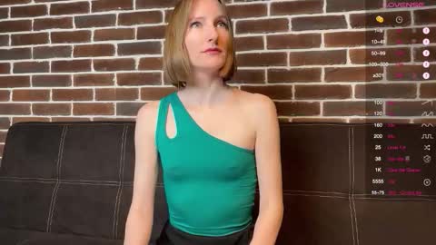 Snapshot of monikabos chatting on November 2025 09:58:01 PM MonikaBos online show from November 2025 09:58:01 PM