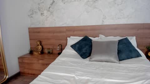 Monique  online show from January 2025 07:11:01 PM