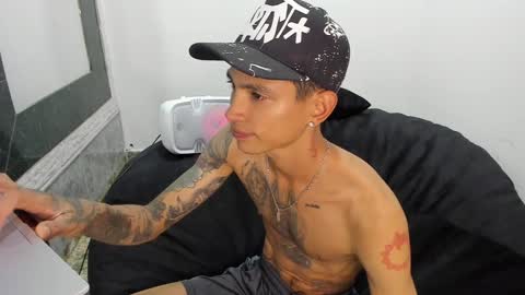 monkeyd_66 online show from January 2025 09:43:01 PM