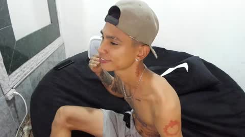 monkeyd_66 online show from February 2025 10:26:02 AM