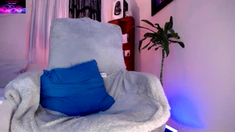 Snapshot of monnojones chatting on October 2025 01:49:02 AM monnojones online show from October 2025 01:49:02 AM