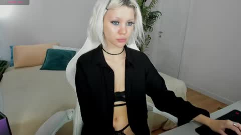 Snapshot of monro_doll chatting on July 2026 09:23:01 AM MONRO online show from July 2026 09:23:01 AM