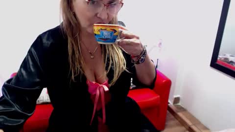 Snapshot of monserrat_diva chatting on October 2025 11:00:02 PM monserrat_diva online show from October 2025 11:00:02 PM