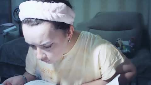 Snapshot of moodiemira chatting on September 2025 04:01:01 PM moodiemira online show from September 2025 04:01:01 PM