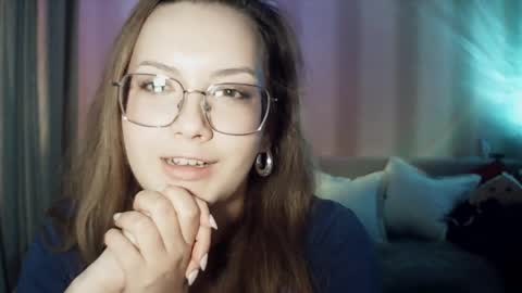 moodiemira online show from April 2026 10:01:01 PM