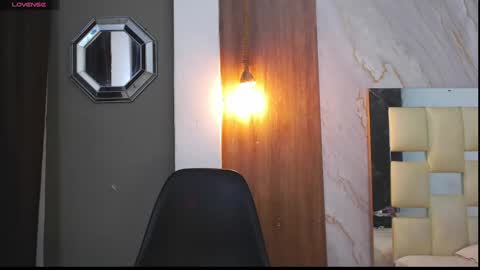 moon_and_fire_ online show from April 2026 05:38:01 AM