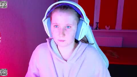 Lola online show from November 2025 05:06:02 PM