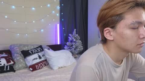 Snapshot of moon_felix chatting on December 2025 08:19:02 AM Felix and Maddy online show from December 2025 08:19:02 AM