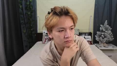 Snapshot of moon_felix chatting on December 2025 06:47:02 PM Felix and Maddy online show from December 2025 06:47:02 PM