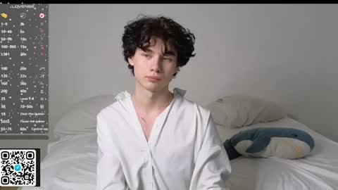 moon_gloww online show from February 2026 08:19:01 AM