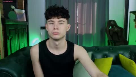 moon_gloww online show from February 2026 06:13:01 AM