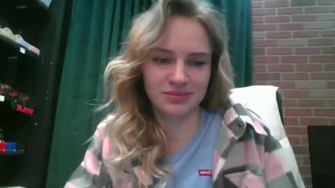 moon_light_girl online show from February 2025 11:12:02 PM