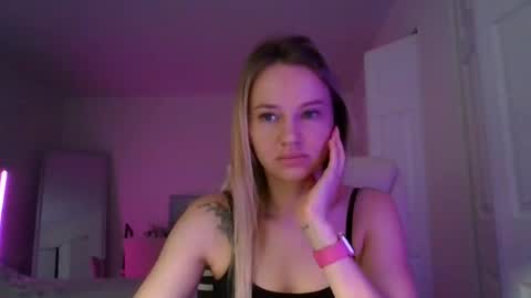 moon_light_girl online show from June 2026 11:30:02 AM
