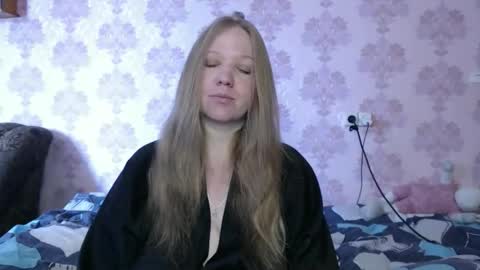 moon_linght000 online show from June 2026 06:05:02 AM