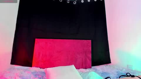 Snapshot of moon_sofii chatting on December 2025 07:08:02 PM Sofii model Independent online show from December 2025 07:08:02 PM