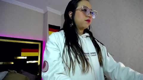 Snapshot of moon_water__ chatting on October 2025 12:02:02 PM Moon Water online show from October 2025 12:02:02 PM