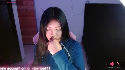 Snapshot of moonbella_bell chatting on January 2025 03:32:02 AM bell online show from January 2025 03:32:02 AM