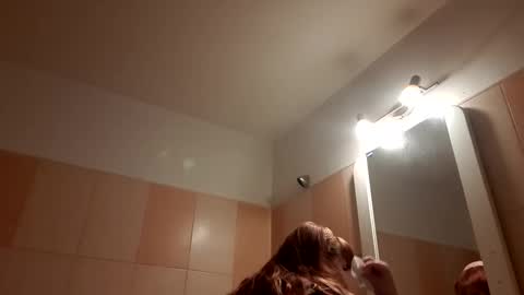 MoonFox  online show from January 2026 12:21:01 PM
