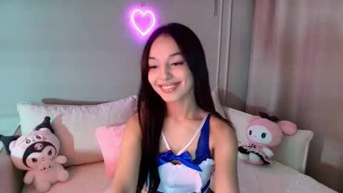 Mia online show from November 2025 01:14:02 PM