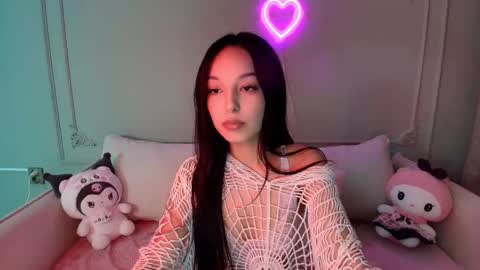 Mia online show from December 2025 12:54:01 PM