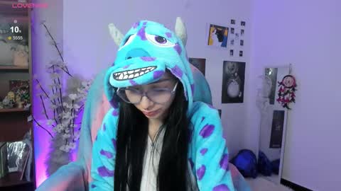 MOON  online show from December 2025 04:17:01 AM