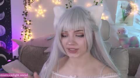 Snapshot of moonlight_mia chatting on February 2025 05:16:02 PM Mia online show from February 2025 05:16:02 PM