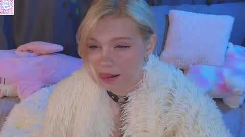 Mia   online show from May 2026 09:01:02 PM
