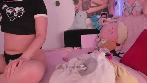 moonliight__ online show from May 2026 04:45:01 PM