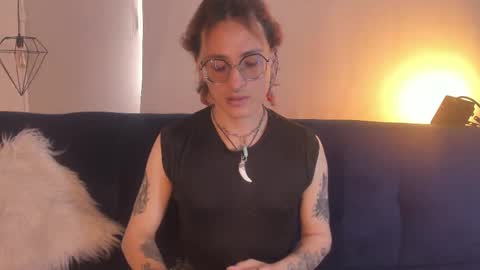 Snapshot of moonn_fox chatting on September 2025 09:42:02 PM Moon online show from September 2025 09:42:02 PM